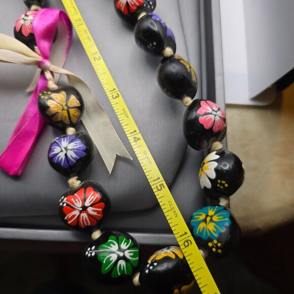 VTG Hawaiian Kukui Nut Lei 32" Hand Painted Multicolor Floral Hibiscus w/ Ribbon - Picture 7 of 10